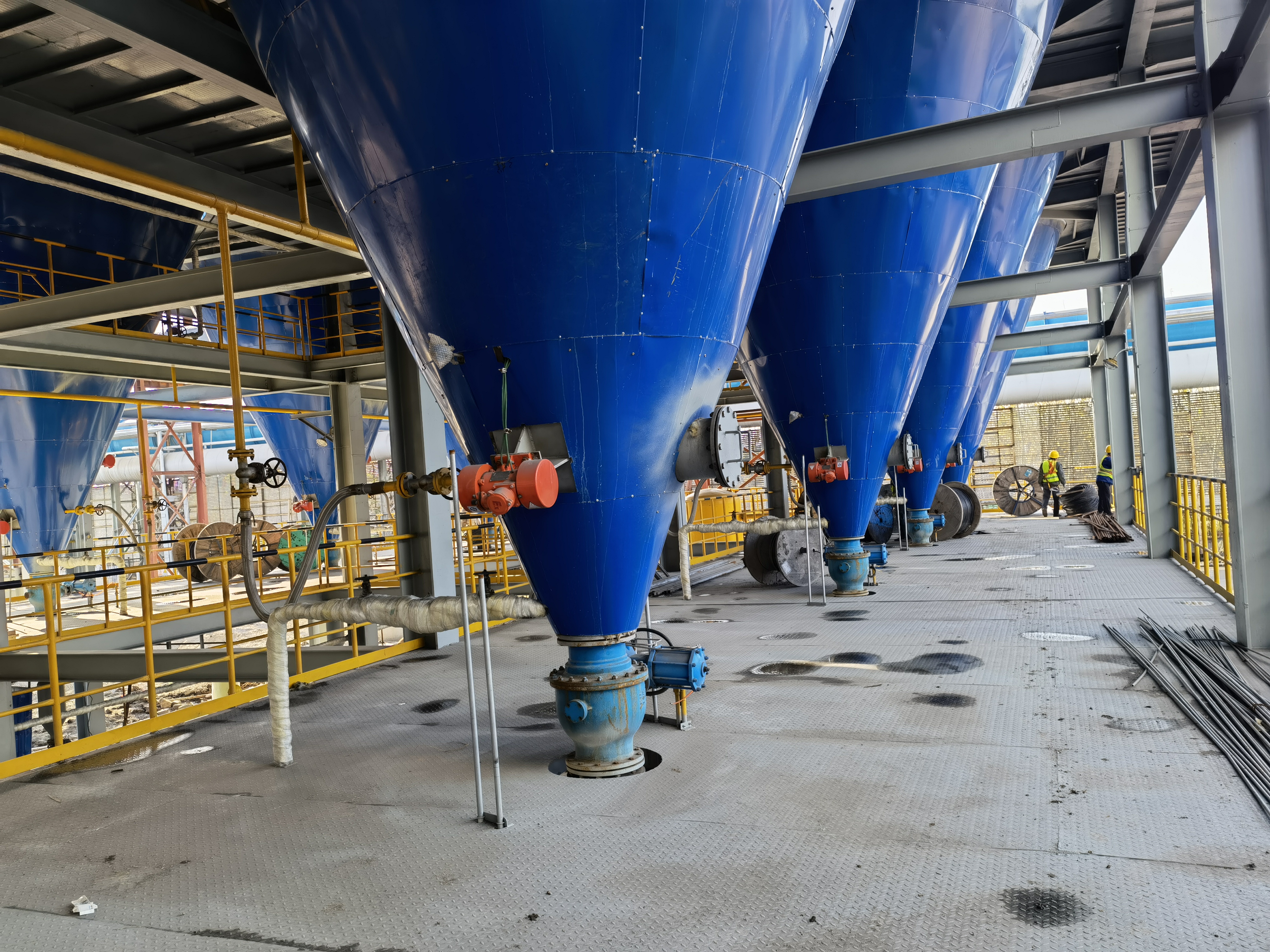 设备本体与平台/检修空间（占位）